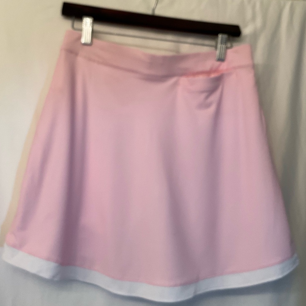 NWT Peter Millar Pink/White Edged Golf Skirt
Size M
